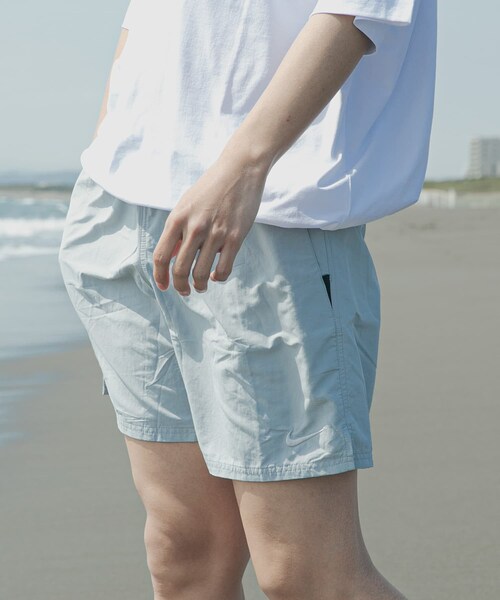 URBAN RESEARCH DOORS（アーバンリサーチドアーズ）の「NIKE SWIM　 Exclusive Reナイロン7ボレーショーツ（その他パンツ・メンズ・ブルー/ブラック/ウルフグレー/ベージュ/ネイビー/ライトクリムゾン/ゴールド・M/L/XL/XXL）」の15枚目の写真