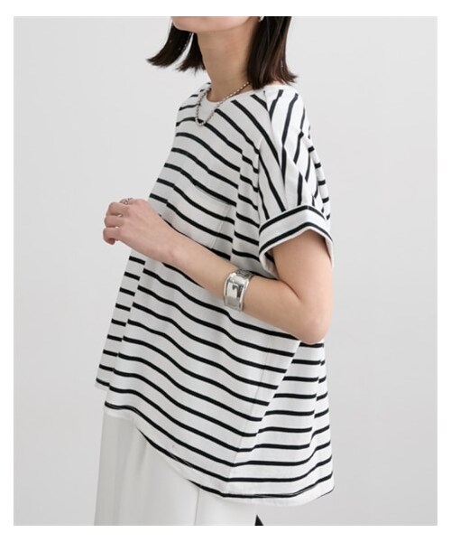 nissen（ニッセン）の「綿１００％　ゆるシルエット胸ポケット付Ｔシャツ【改良しました！】（Tシャツ/カットソー・レディース・[移行済]オフ/[移行済]ベージュ/[移行済]クロ/[移行済]カーキ/[移行済]パープル/[移行済]ブルー/[移行済]ダークグレー/[移行済]グレージュ/[移行済]モカ/[移行済]ブルーグレー/[移行済]スモークピンク/オフホワイト/ベージュ/ブラック/カーキ/モカ/ブルーグレー/スモークピンク/ミント/イエロー/ターコイズブルー/オフ×黒ボーダー(新色)/スカイブルー(新色)・M/L/LL/S/3L）」の14枚目の写真