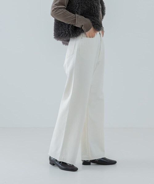 URBAN RESEARCH（アーバンリサーチ）の「『3サイズ展開』ダメージワイドデニムパンツ（デニムパンツ・レディース・INDIGO/WHITE/BLACK・34/36/38）」の21枚目の写真