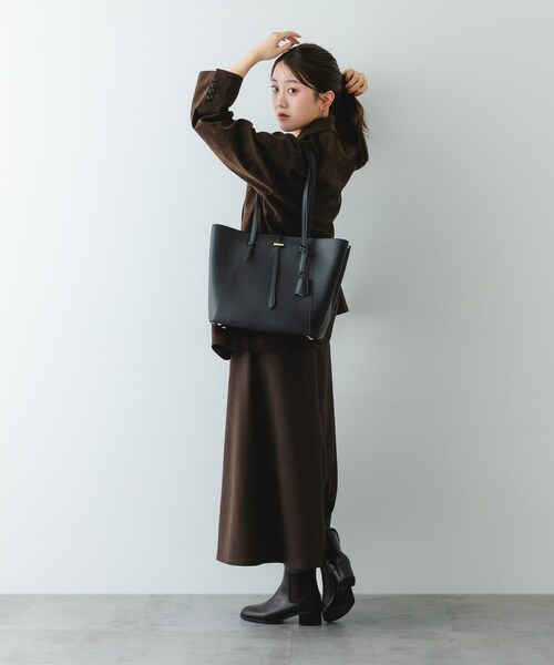 RODE SKO（ロデスコ）の「チャーム付A4トートバッグ（トートバッグ・レディース・BLACK/GRAY/IVORY/SAND BEIGE・one）」の13枚目の写真