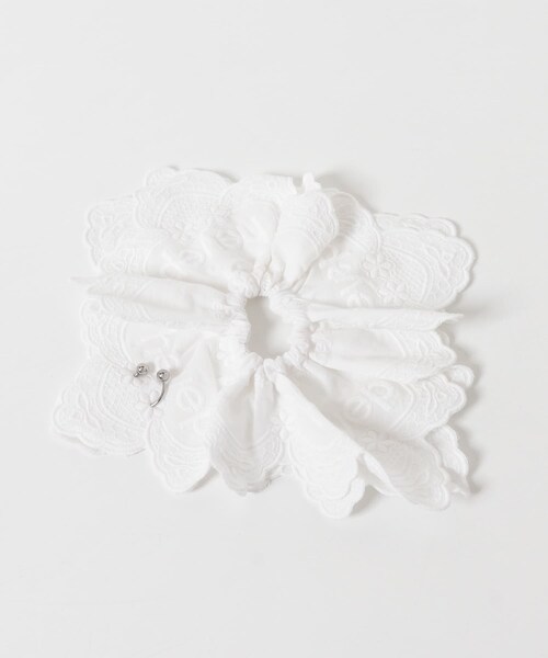 URBAN RESEARCH ROSSO（アーバンリサーチロッソ）の「heyep　PIERCED LACE SCRUNCHIE（ヘアゴム・レディース・WHITE/BLACK・-）」の3枚目の写真