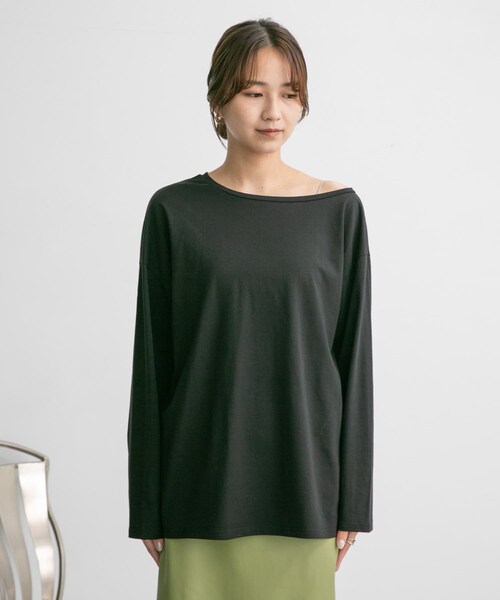 KBF(ケイビーエフ)の「アシメネックカットソー(Tシャツ/カットソー・レディース・OFF/BLUEGRAY/BLACK・one)」の20枚目の写真