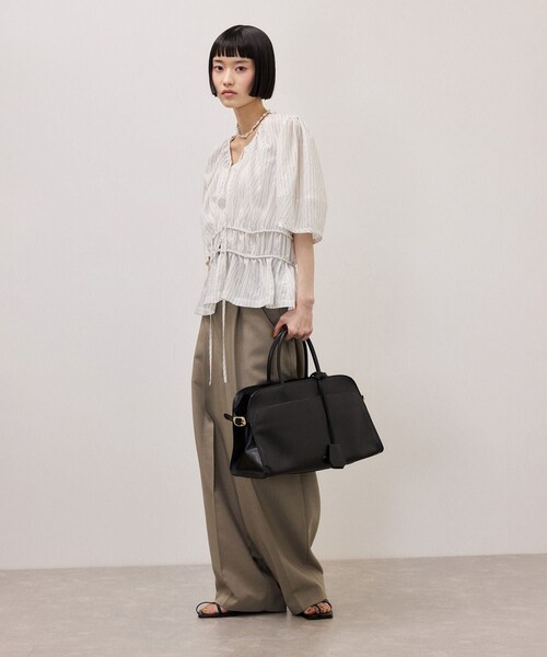 ADAM ET ROPE'(アダムエロペ)の「ウエストギャザーリボンブラウス(シャツ/ブラウス・レディース・ホワイト系/ブラウン系/サックス・F)」の8枚目の写真