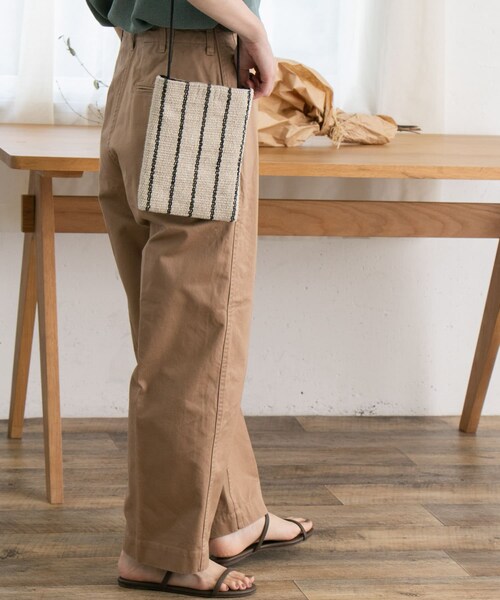 URBAN RESEARCH DOORS(アーバンリサーチドアーズ)の「FORK&SPOON チノワイドトラウザー∴(チノパンツ・レディース・BEIGE/NAVY・1/2)」の6枚目の写真