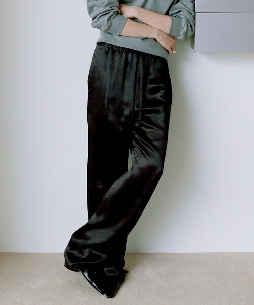 ADAM ET ROPE'(アダムエロペ)の「【EMOELLE】サテンイージースラックス(スラックス・レディース・スミクロ/キナリ・36/38)」の5枚目の写真