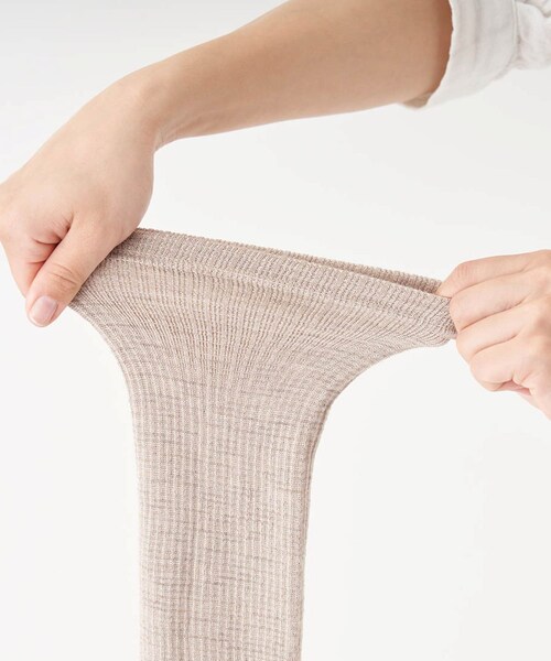 かぐれ（カグレ）の「くらしきぬ　シルク＆ウール ウォーマー（レッグウォーマー・レディース・チャコール/グレージュ・Free）」の12枚目の写真