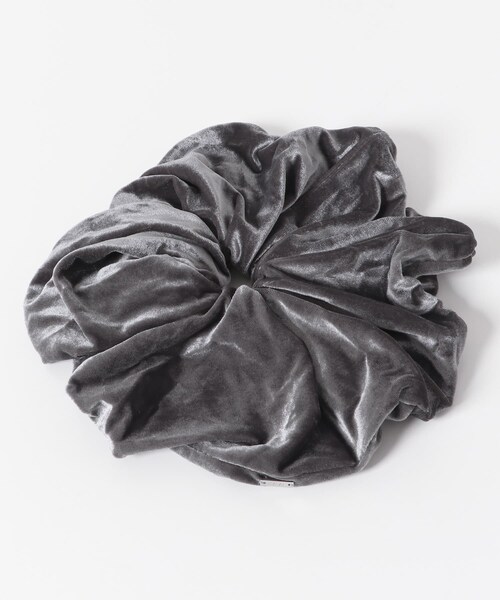 URBAN RESEARCH ROSSO（アーバンリサーチロッソ）の「heyep　Large Velour Scrunchie（ヘアゴム・レディース・BLACK/GRAY・FREE）」の2枚目の写真