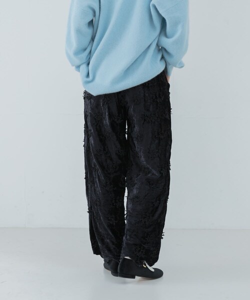 URBAN RESEARCH(アーバンリサーチ)の「crinkle crinkle crinkle velvet embroidery pants(その他パンツ・レディース・SILVERLAME/BLACKLAME・FREE)」の6枚目の写真