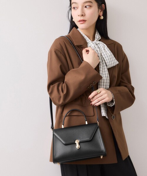 VIS(ビス)の「【WEB限定/追加】楕円金具ワンハンドルバッグ/2WAY(ハンドバッグ・レディース・ブラック/キナリ/キャメル・F)」の9枚目の写真