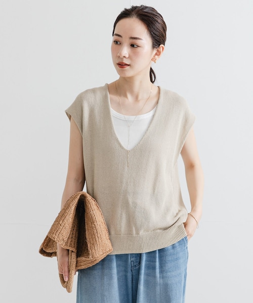 URBAN RESEARCH（アーバンリサーチ）の「リネンコットンVネックニットベスト（ベスト・レディース・BEIGE/OFF/BLUE GRAY・FREE）」の2枚目の写真