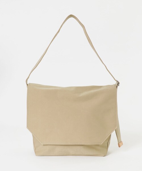 URBAN RESEARCH(アーバンリサーチ)の「Hender Scheme FLAP SHOULDER BIG(ショルダーバッグ・メンズ・Black/Beige/Khaki・Free)」の2枚目の写真