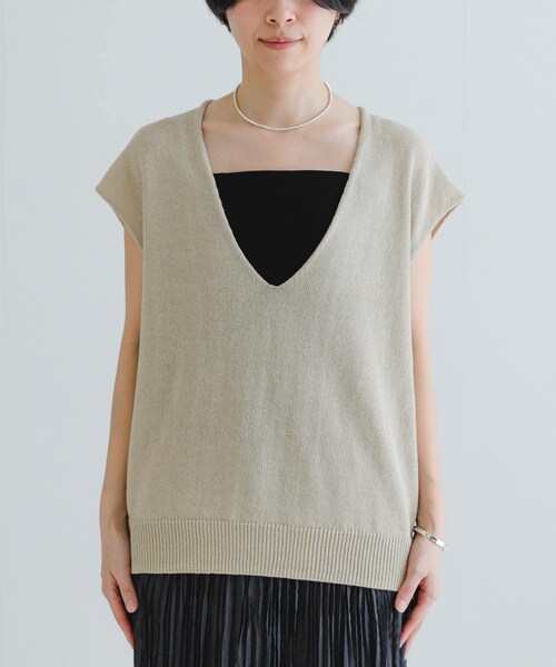 URBAN RESEARCH（アーバンリサーチ）の「リネンコットンVネックニットベスト（ベスト・レディース・BEIGE/OFF/BLUE GRAY・FREE）」の22枚目の写真