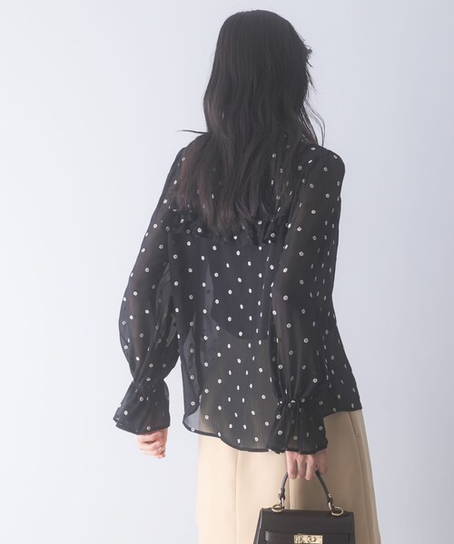 URBAN RESEARCH ROSSO（アーバンリサーチロッソ）の「『WEB限定』フラワー刺繍ピンタックフリルブラウス（シャツ/ブラウス・レディース・BLACK・Free）」の7枚目の写真