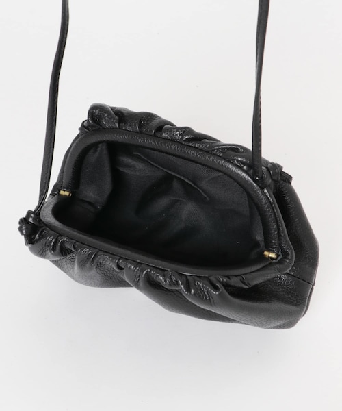 URBAN RESEARCH（アーバンリサーチ）の「レザーショルダーバッグ（ショルダーバッグ・レディース・BLACK/SILVER・-）」の8枚目の写真