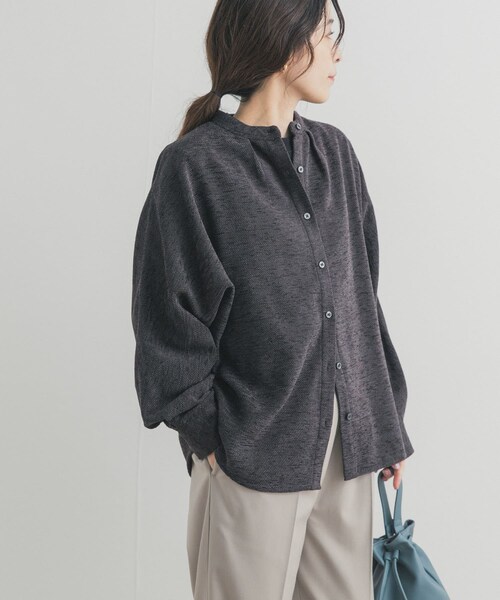 URBAN RESEARCH DOORS（アーバンリサーチドアーズ）の「ドルマンバンドカラーシャツ（シャツ/ブラウス・レディース・BEIGE/CHARCOAL・Free）」の4枚目の写真
