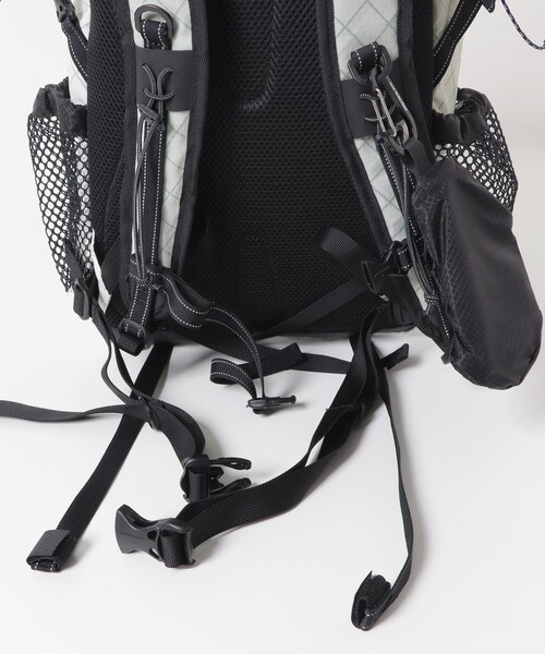 EKAL（エカル）の「and wander　ECOPAK 18L backpack（バックパック/リュック・メンズ・Black/Off White・one）」の9枚目の写真