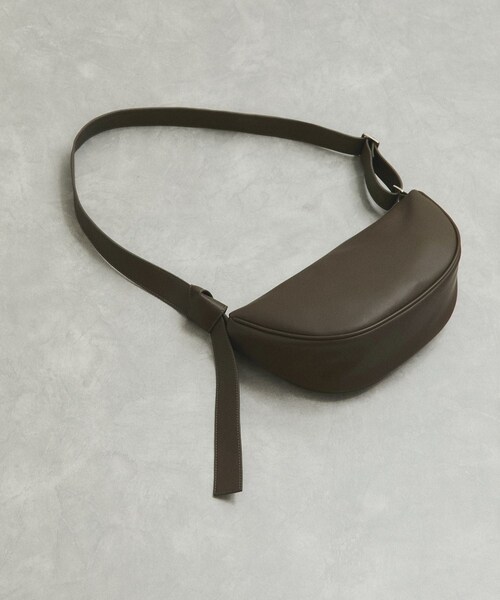 ADAM ET ROPE'(アダムエロペ)の「【WEB限定】・【サステナブル】ムスビショルダーバッグ(ショルダーバッグ・レディース・ブラック/オフホワイト/カーキ・F)」の3枚目の写真