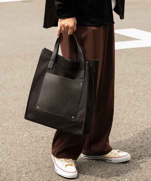 ITEMS URBANRESEARCH（アイテムズ アーバンリサーチ）の「キャンバス × フェイクレザー トートバッグ（トートバッグ・メンズ・BLK/OFF・-）」の3枚目の写真