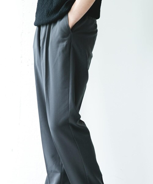 URBAN RESEARCH DOORS（アーバンリサーチドアーズ）の「サマーウールライクテーパードトラウザー（その他パンツ・メンズ・BLACK/CHARCOAL/GREIGE/KHAKI・S/M/L/XL）」の16枚目の写真