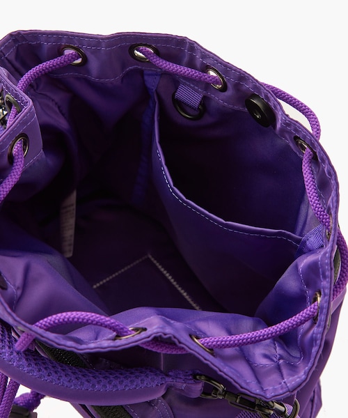 ADAM ET ROPE'(アダムエロペ)の「《別注》【FADEN/ファーデン】 High Spec Kinchaku Bag 008 Lou(ショルダーバッグ・メンズ・オリーブ/パープル・F)」の5枚目の写真