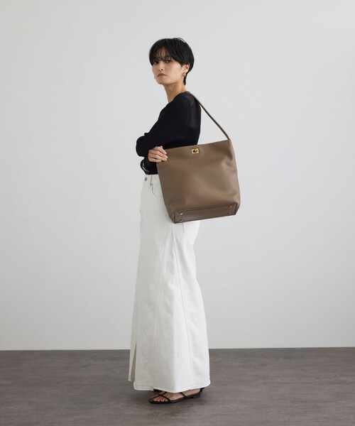 ADAM ET ROPE'（アダムエロペ）の「【WEB限定】【W S（ドゥーブル）】ソフトレザーメタルロックバケットバッグ（ショルダーバッグ・レディース・ブラック/ブラック系/ベージュ系・F）」の14枚目の写真