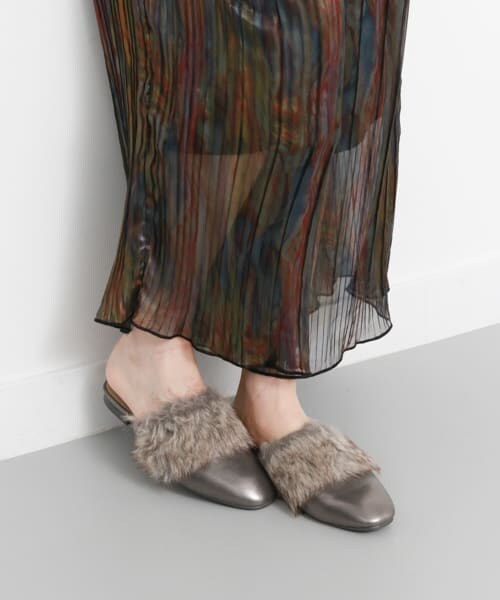 KBF（ケイビーエフ）の「ファーサンダル∴（サンダル・レディース・BLACK/GOLD/BRONZE・36/37/38）」の5枚目の写真