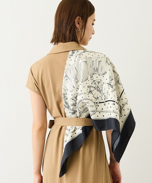 ROPE'（ロペ）の「ROPE' リバイバルシルクスカーフ/ Lサイズ・26AW（バンダナ/スカーフ・レディース・ブラック/オフホワイト/カーキ/ピンク/オレンジ・F）」の2枚目の写真