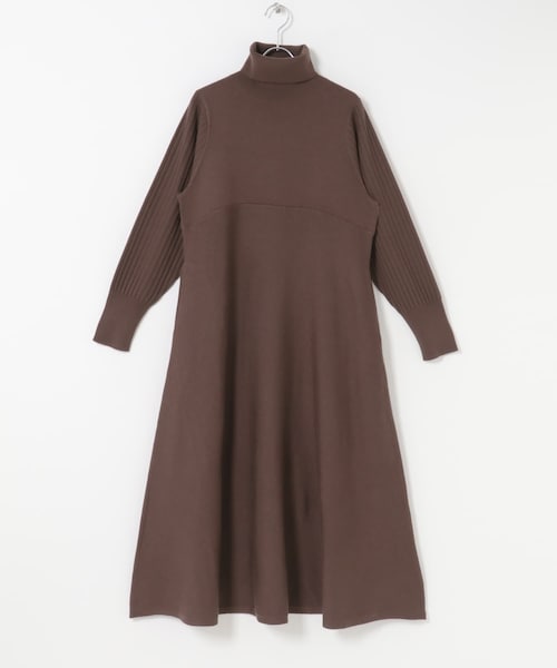 URBAN RESEARCH ROSSO（アーバンリサーチロッソ）の「『WEB限定』タートルネックデザインスリーブワンピース（ワンピース・レディース・GRAY/RED/D/BROWN/NAVY・FREE）」の22枚目の写真