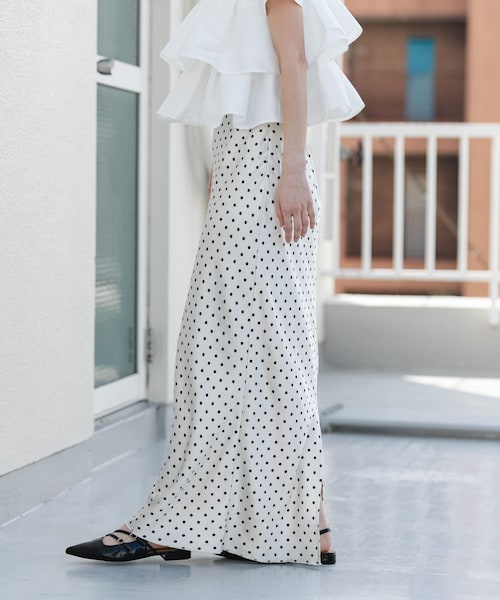 SENSE OF PLACE by URBAN RESEARCH(センスオブプレイスバイアーバンリサーチ)の「サテンアイラインスカート(スカート・レディース・IVORY/BLACK/CHARCOAL/IVO×BLK/BLK×WHT/BEG×WHT・S/M/TALL)」の1枚目の写真