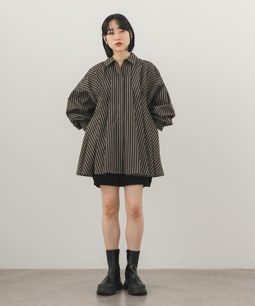 KBF（ケイビーエフ）の「WIDEタックストライプチュニック（チュニック・レディース・IVO×BLK/BRN×BEG/BLUE×CCL・One）」の2枚目の写真