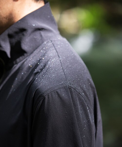 ITEMS URBANRESEARCH（アイテムズ アーバンリサーチ）の「シルキーナイロンハーフZIP多機能トップス（Tシャツ/カットソー・メンズ・CHA/BLK/NVY・M/L）」の9枚目の写真