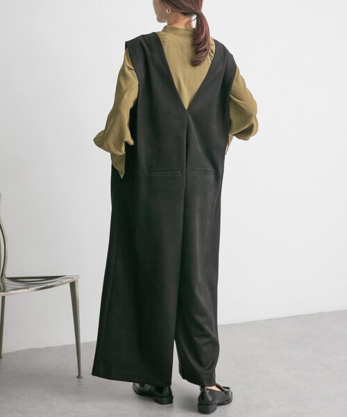 KBF（ケイビーエフ）の「ショルダータックスエードサロペット（サロペット/オーバーオール・レディース・BEIGE/BLACK・36/38）」の9枚目の写真