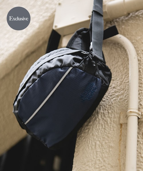 URBAN RESEARCH DOORS(アーバンリサーチドアーズ)の「『別注』Marmot×DOORS BODY BAG(ボディバッグ/ウエストポーチ・メンズ・BLACK/GRAY/NAVY・One)」の3枚目の写真