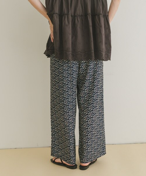 ITEMS URBANRESEARCH（アイテムズ アーバンリサーチ）の「ガライージーワイドパンツ（その他パンツ・レディース・NVY/MNT/WHT・FREE）」の10枚目の写真