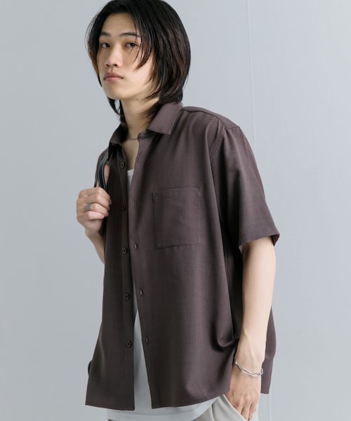 SENSE OF PLACE by URBAN RESEARCH(センスオブプレイスバイアーバンリサーチ)の「『ユニセックス』『UR TECH DRYLUXE』リネンライクシャツ(5分袖)(シャツ/ブラウス・メンズ・GREIGE/CHARCOAL/NAVY/L.BLUE/BROWN/ORANGE・S/M/L)」の2枚目の写真