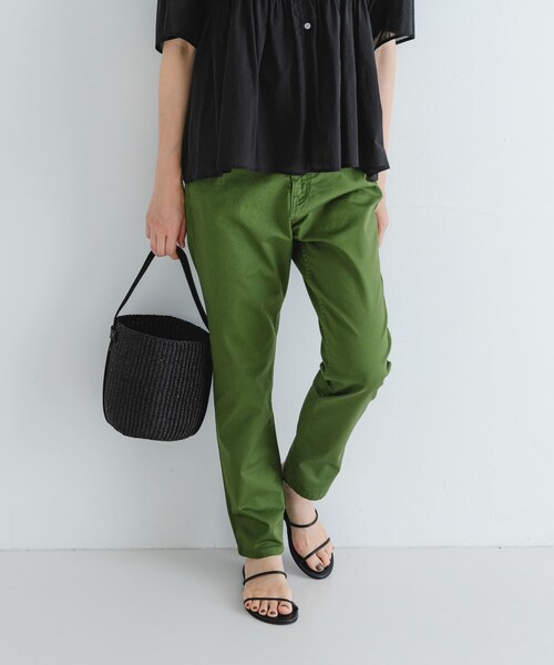 URBAN RESEARCH（アーバンリサーチ）の「『4サイズ展開』テーパードチノパンツ（チノパンツ・レディース・ブラック/オリーブ/キャメル/カーキ/ベージュ/ネイビー/オフ/ダークブラウン・XS/S/M/L）」の9枚目の写真