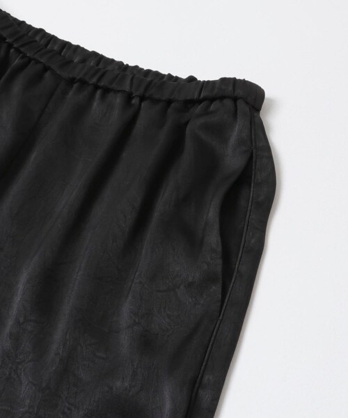 URBAN RESEARCH ROSSO（アーバンリサーチロッソ）の「サテンイージーストレートパンツ（その他パンツ・レディース・BLACK/BROWN・Free）」の6枚目の写真