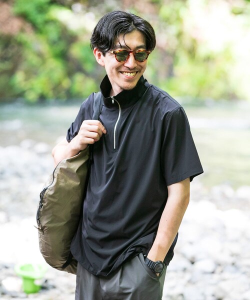 ITEMS URBANRESEARCH（アイテムズ アーバンリサーチ）の「シルキーナイロンハーフZIP多機能トップス（Tシャツ/カットソー・メンズ・CHA/BLK/NVY・M/L）」の5枚目の写真