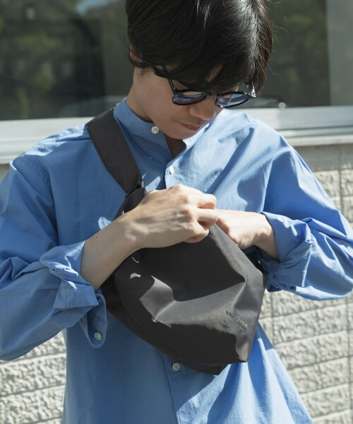 URBAN RESEARCH DOORS（アーバンリサーチドアーズ）の「『撥水』『別注』YAKPAK×DOORS　SHOULDER BAG S（ショルダーバッグ・メンズ・NAVY/BLACK/CHARCOAL/BEIGE・-）」の16枚目の写真