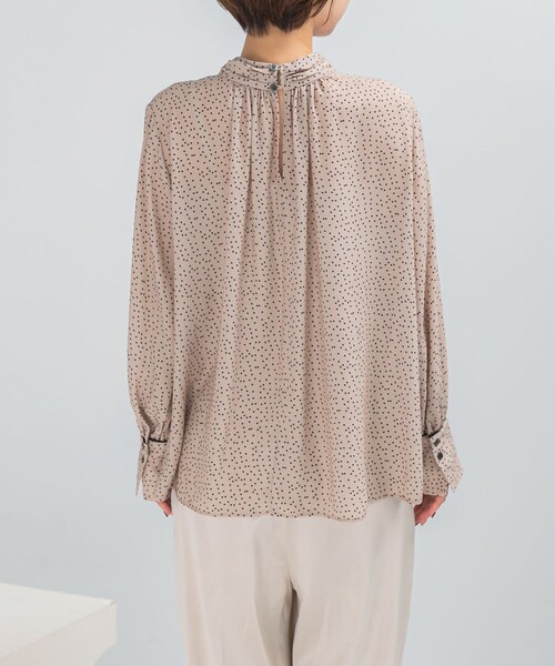 URBAN RESEARCH ROSSO（アーバンリサーチロッソ）の「ギャザーハイネックブラウス（シャツ/ブラウス・レディース・WHITE/BEIGE DOT/BLACK DOT・Free）」の20枚目の写真