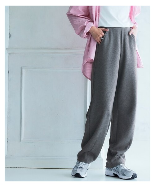 nissen（ニッセン）の「なめらかポンチ素材　バレルレッグパンツ（セットアップ可能）＜大きいサイズ有＞（スウェットパンツ・レディース・黒/モカ/ディープグリーン/杢チャコールグレー・S/M/L/LL/3L/4L/5L/6L/8L/10L）」の14枚目の写真