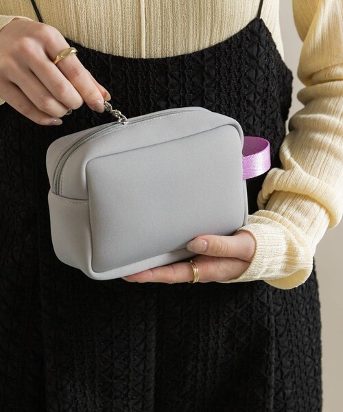 SMELLY（スメリー）の「リッタイスクエアポーチ（ポーチ・レディース・GRY/BEG/BLU・-）」の5枚目の写真