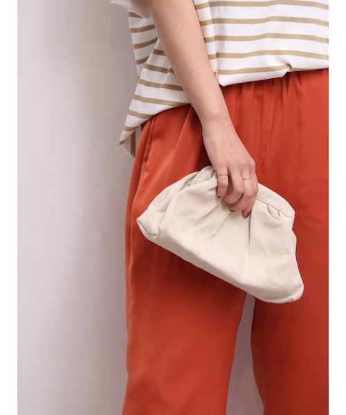 Ungrid（アングリッド）の「ギャザークラッチバッグ（クラッチバッグ・レディース・アイボリー/ベージュ・F）」の2枚目の写真