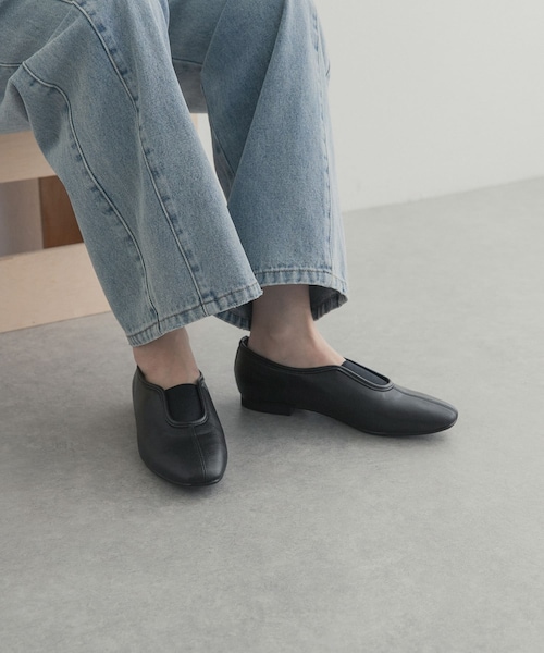 URBAN RESEARCH DOORS(アーバンリサーチドアーズ)の「センターステッチスリッポン(スリッポン・レディース・BLACK/KHK BROWN・36/37/38)」の1枚目の写真