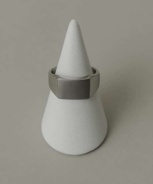 SMELLY（スメリー）の「ステンレスシグネットリング（リング・メンズ・SLV・18）」の4枚目の写真