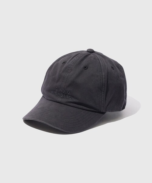 ADAM ET ROPE'(アダムエロペ)の「【STUDIO NICHOLSON/スタジオニコルソン】LOGO CAP SNM(キャップ・メンズ・ベージュ/ネイビー・F)」の2枚目の写真