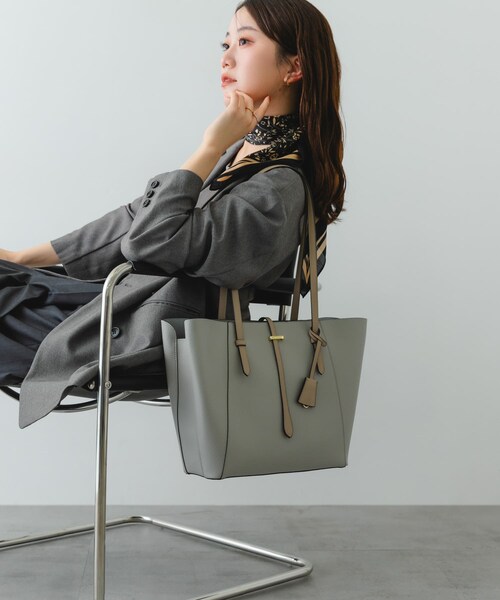 RODE SKO（ロデスコ）の「チャーム付A4トートバッグ（トートバッグ・レディース・BLACK/GRAY/IVORY/SAND BEIGE・one）」の20枚目の写真