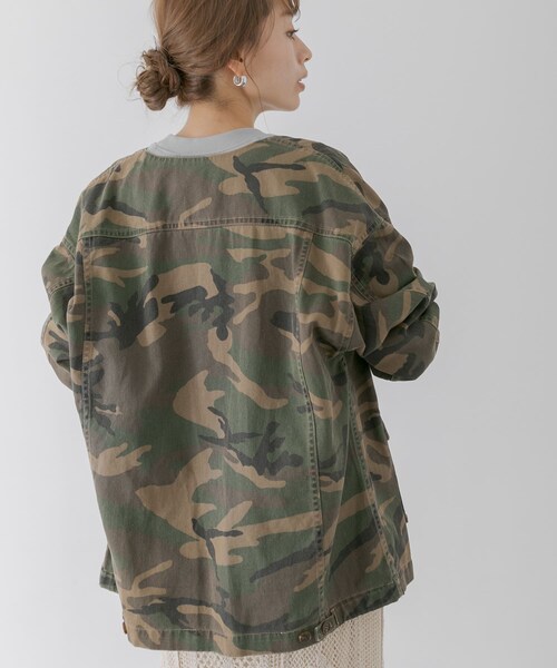 URBAN RESEARCH Sonny Label（アーバンリサーチサニーレーベル）の「『WEB限定』カモフラ柄ノーカラージャケット（ノーカラージャケット・レディース・グレー/カーキ・FREE）」の15枚目の写真