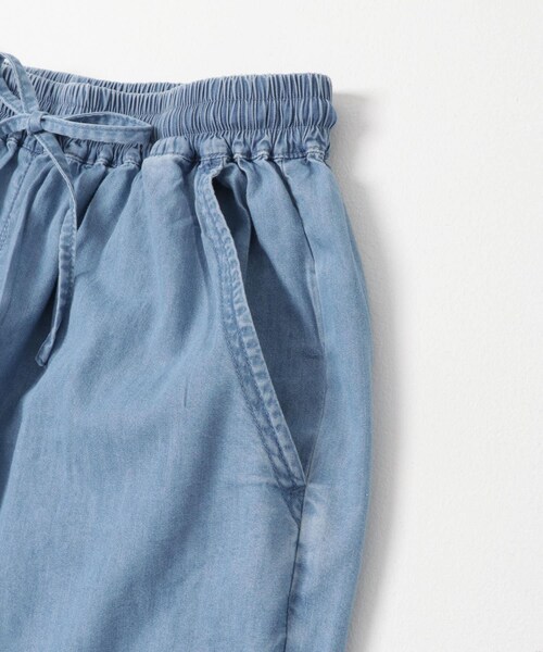 ITEMS URBANRESEARCH（アイテムズ アーバンリサーチ）の「レーヨンデニムワイドパンツ（デニムパンツ・レディース・BLU/ONE WASH/BLK・Free）」の10枚目の写真