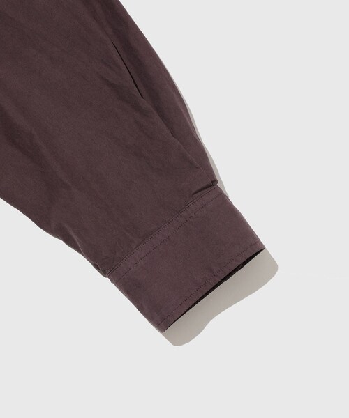 ADAM ET ROPE'(アダムエロペ)の「【AURALEE/オーラリー】GARMENT-DYED FINX SHUTTLE WEATHER SHIRT(シャツ/ブラウス・メンズ・ホワイト/ダークブラウン・3/4)」の9枚目の写真
